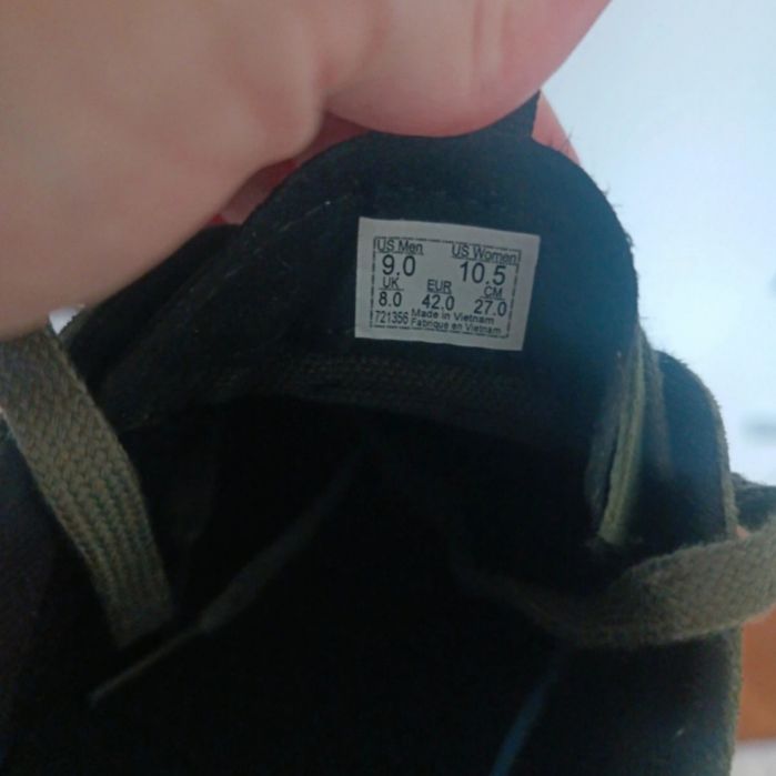 Adidași pentru bărbați

Adidași pentru bărbați.