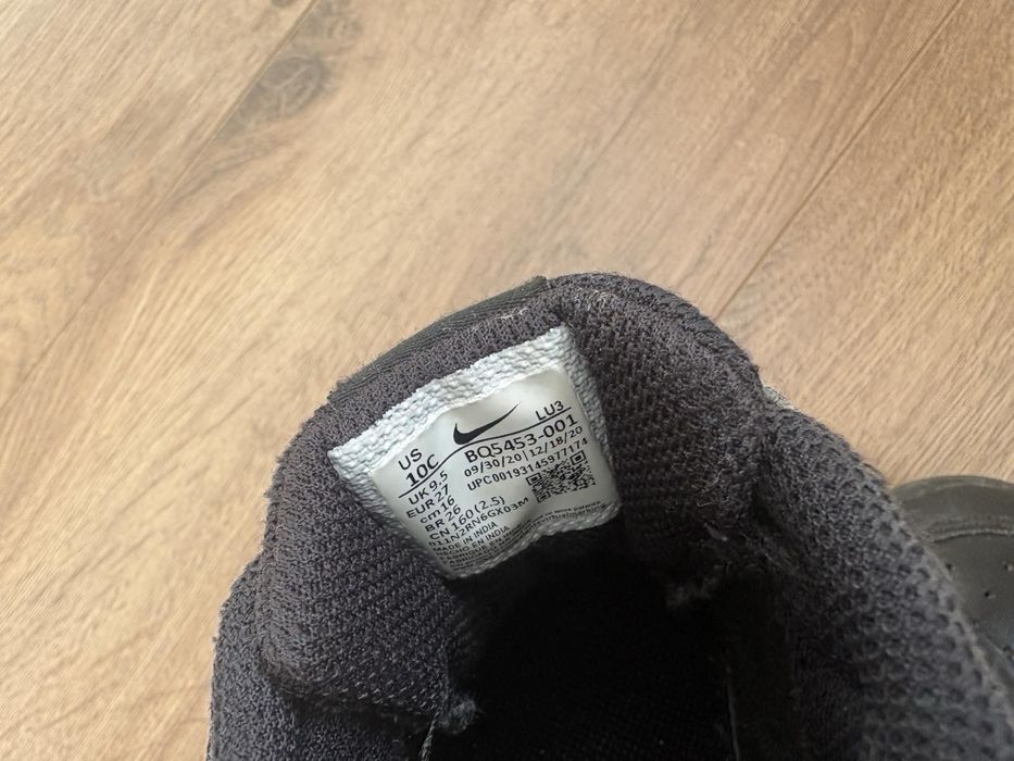 Маратонки nike 27