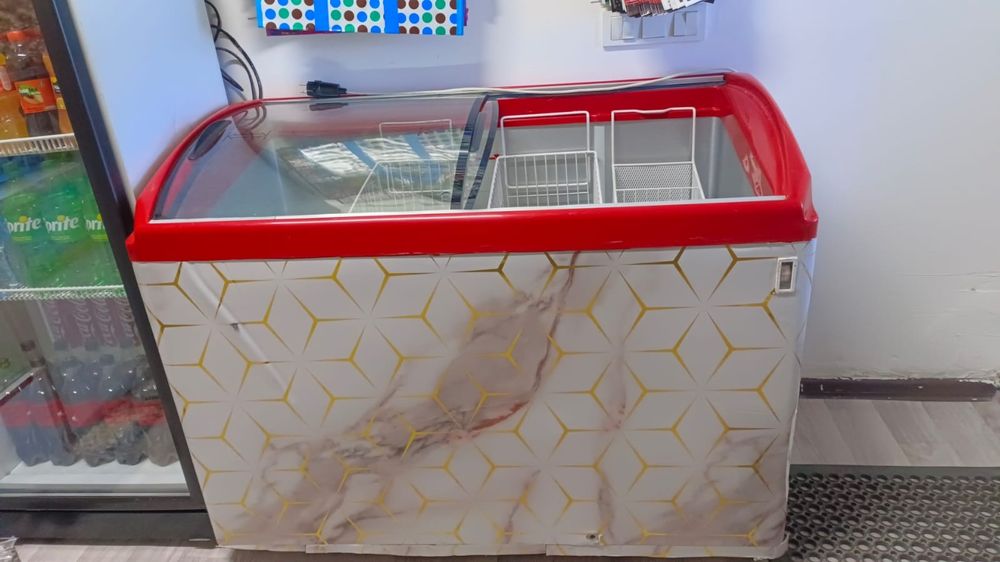 Холодильник витринний и морозильник