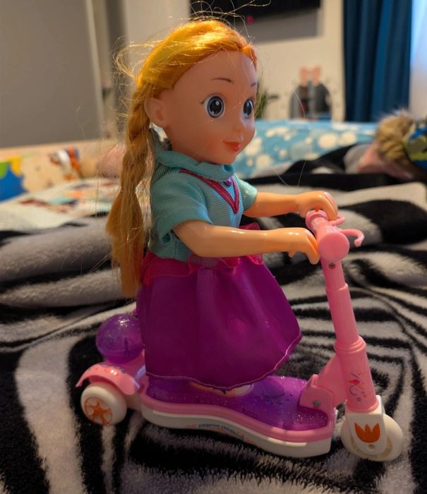 Păpușă interactivă