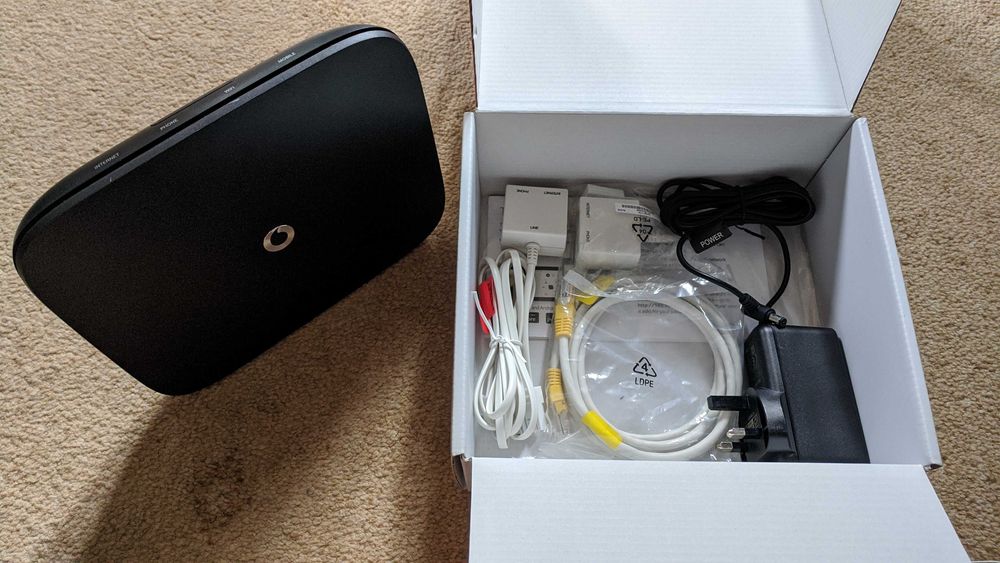 2x Routere Vodafone WIFI HUB THG300 Dual Band/ Router Vodafone HHG2500