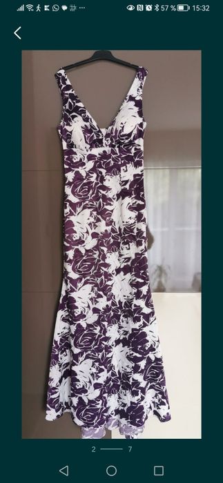 Rochiță lungă mărimea 38. Are cupe la piept și fermoar la spate