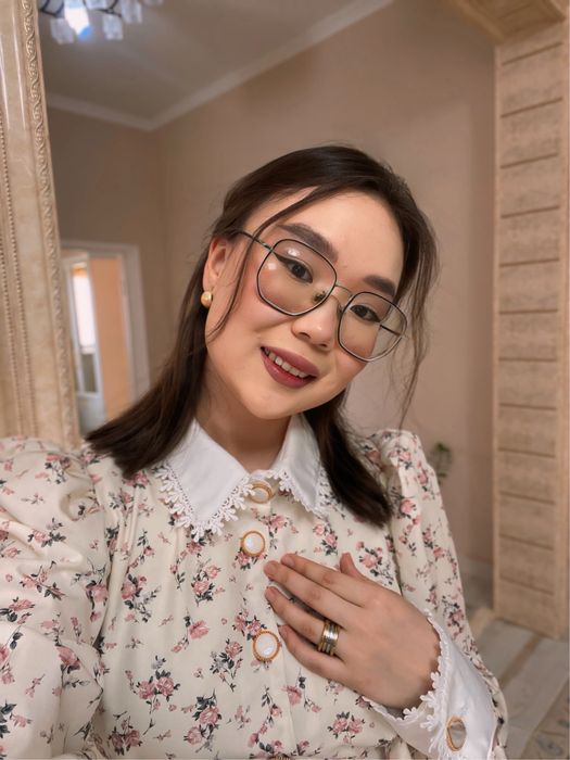 Гүлді принттерімен өте нәзік, әдемі көйлек