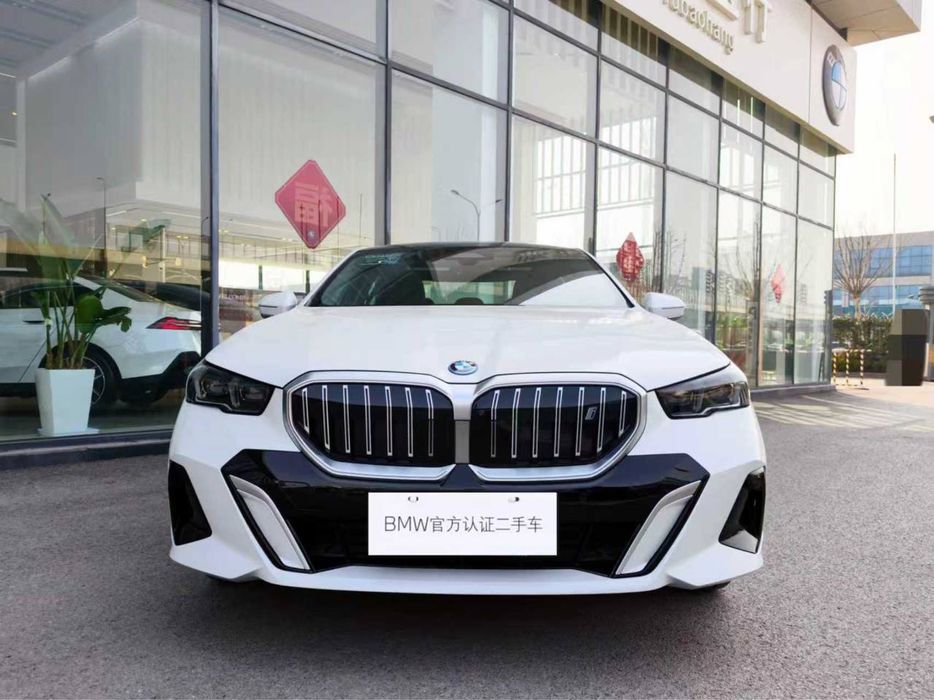BMW i5 40L M-Sport 2025 yil
