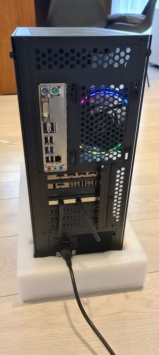 GAMING Pc TOWER  folosit doar 2 saptamani