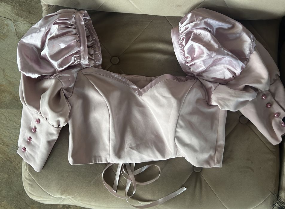 Tinuta fin 2 piese , fusta trei sferturi si corset