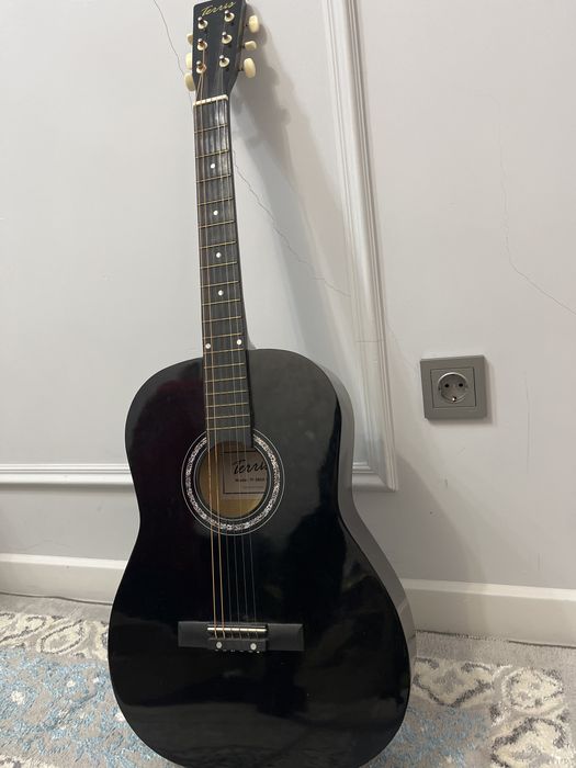 Продам акустическую гитару