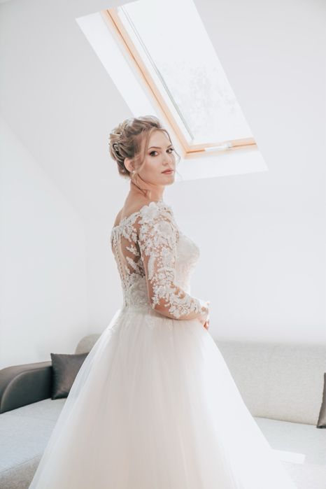 Vand rochie de mireasa tip printesa