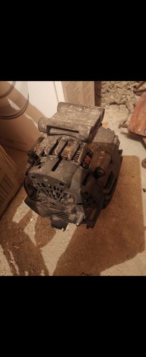 Всмукателен колектор ,горивна помпа,компр. за климатикAudi A5  3.2 FSI