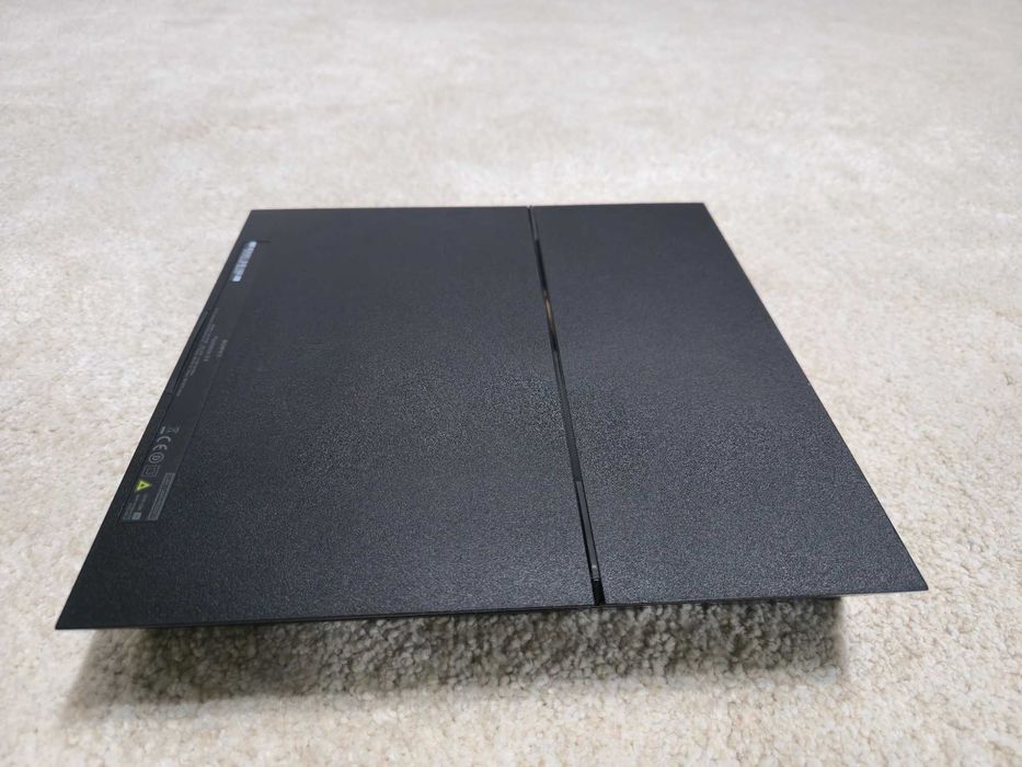 PS4 cu maneta si 20 jocuri