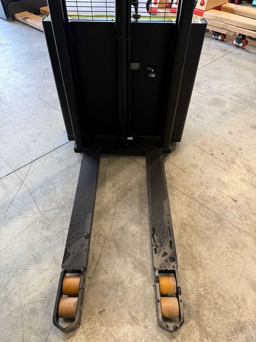 Transpaleta Liza Electrica Noua CLARK 1,2T Germania din STOC