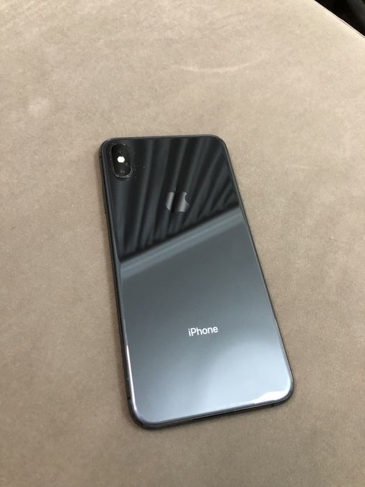 Продам IPhone XS Max