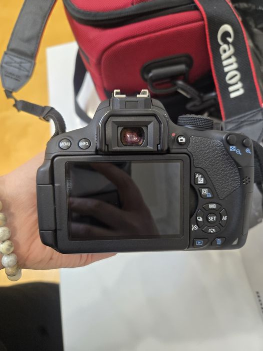 Canon  EOS 700D.