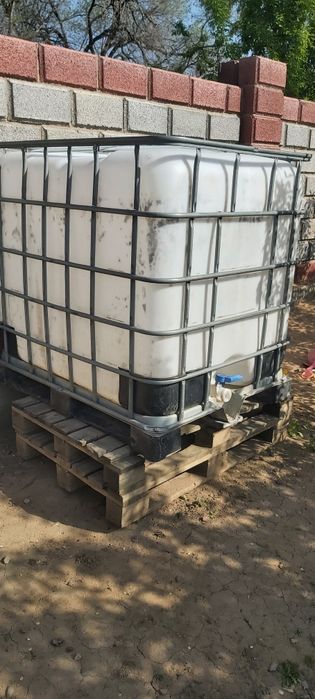 Срочно продам питьевой ёмкость 1 тонна