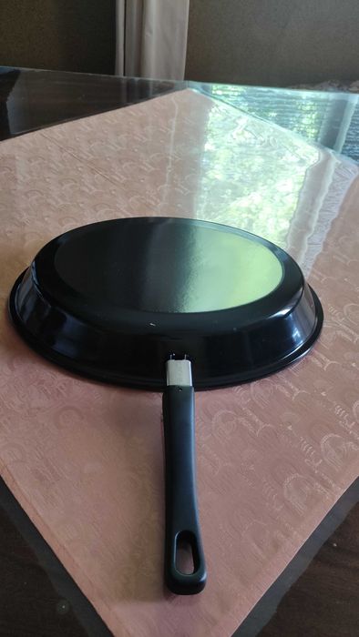 Голям емайлиран тиган за риба с овална форма отличен