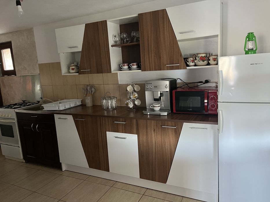 Inchiriez Cabana la Colibita