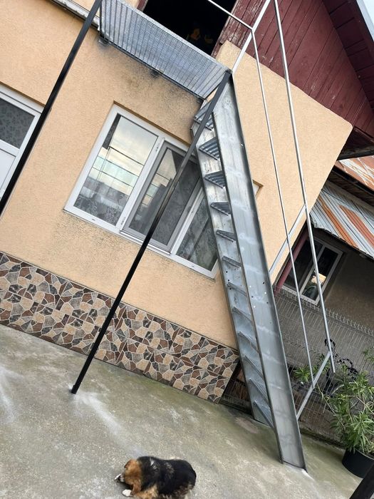 Vindem scări metalice zincate