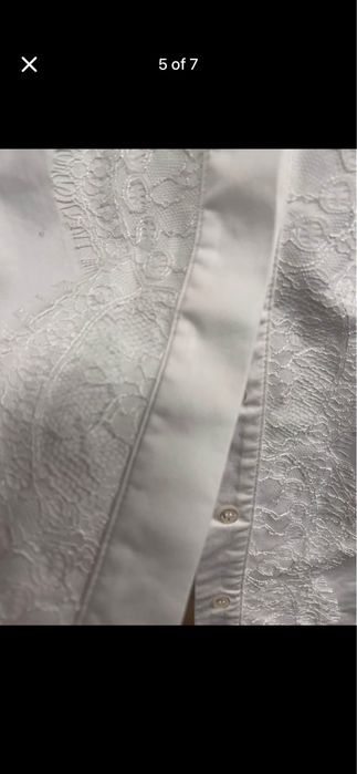 Elisabetta Franchi бяла риза с брандирани коочета и дантела