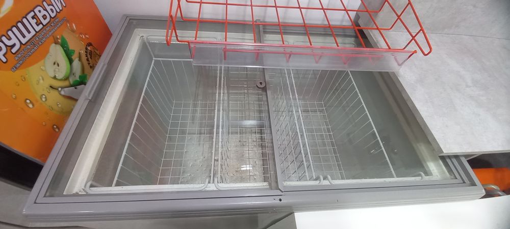 Продам морозильную камеру, витрину, ларь.