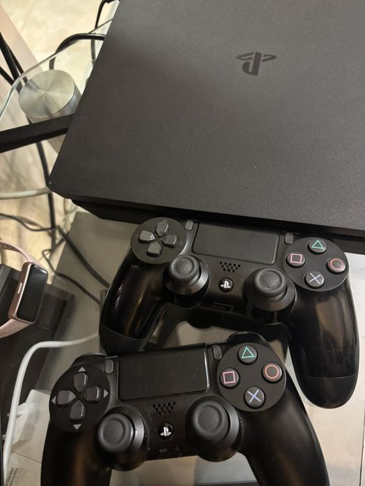 Плейстейшън 4 слим 1тб