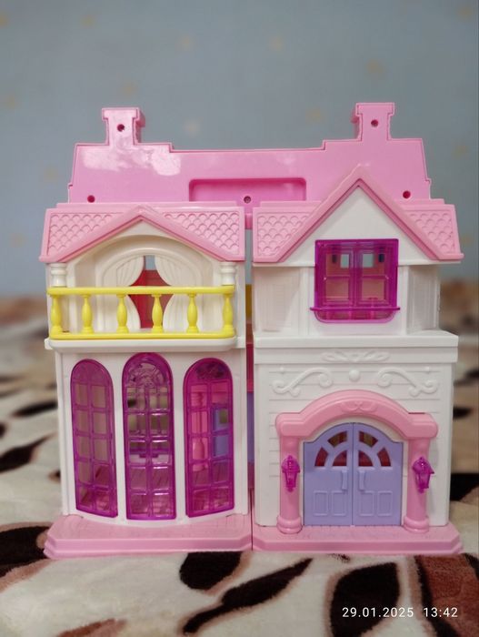 Продам игрушечный домик для девочек.