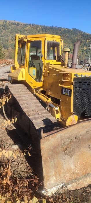 Vând buldozer D5H XL AN 2002 accept și schimburi .Preț ușor negociabil