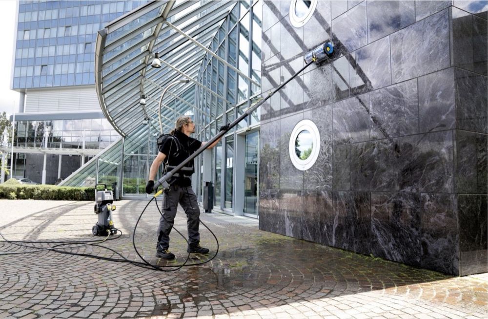 Ротационна четка Karcher за почистване на соларни панели и фасади