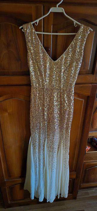 Rochie aurie cu paiete