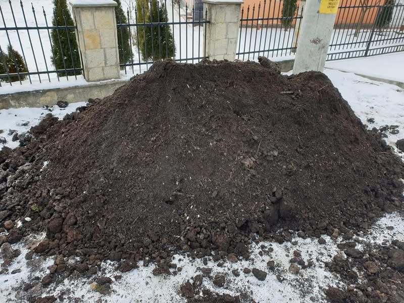 Pamant negru vegetal de calitate / nisip / pietris etc