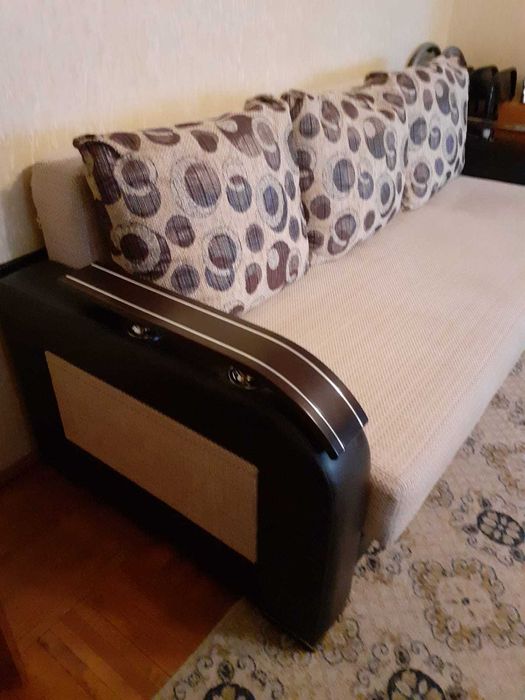 Canapea extensibila 3 locuri, cu lada de depozitare