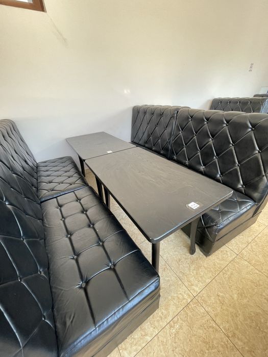 Kreslo stular kafe uchun sotiladi