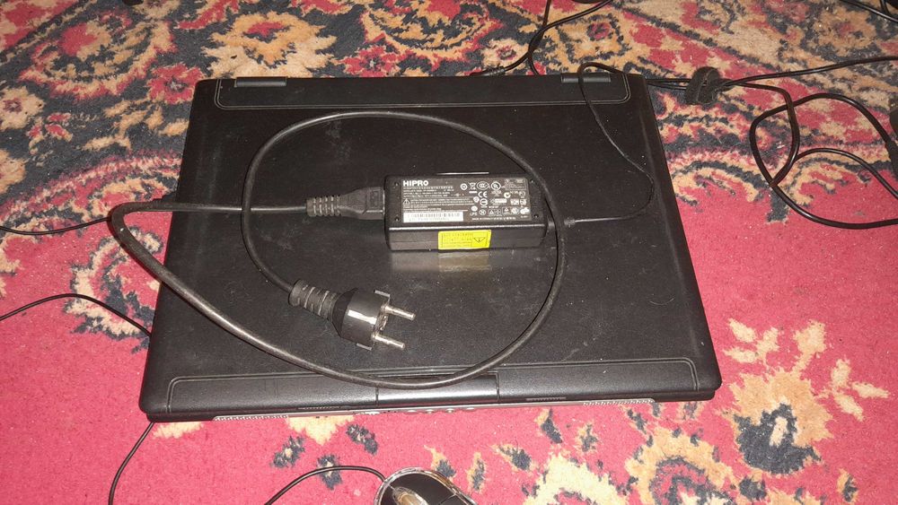 Меняю ноутбук acer emashines полностью рабочий windows 7