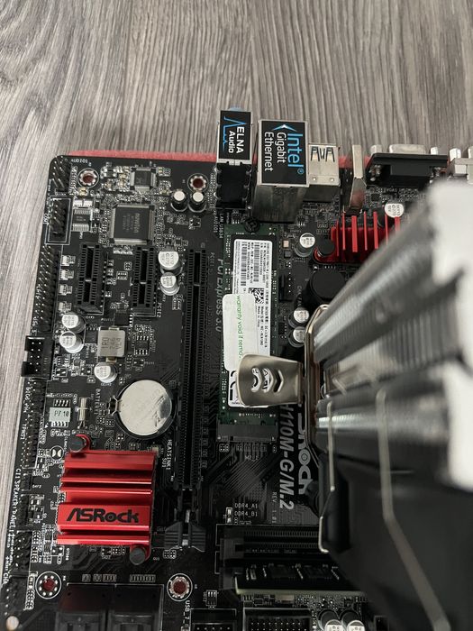 Дъно и процесор intel core i5  7400T 16 гигабайта DDR4