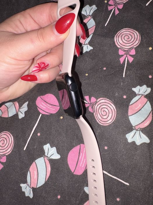 Продавам чясовник Apple watch see 3