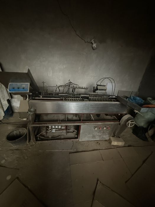 Ampula quyib yopib beradigan stanok sotiladi