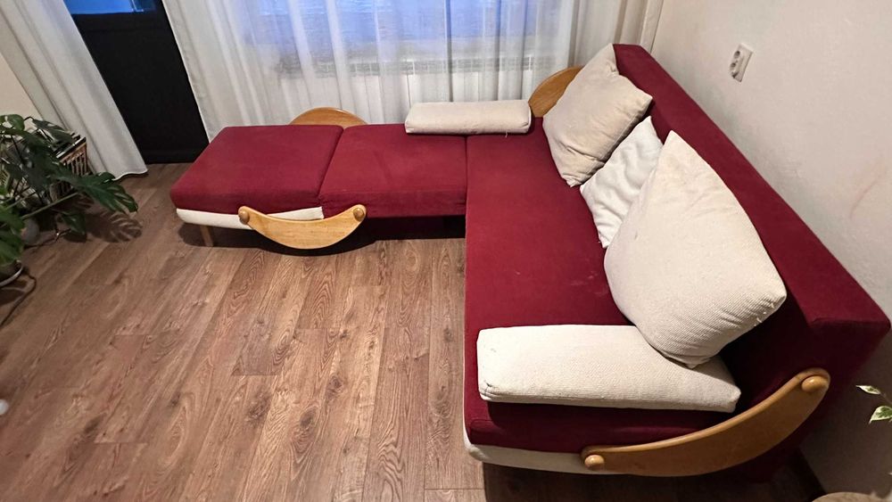 Разтегателен диван в добро състояние