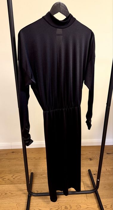 Gestuz сатенирана рокля