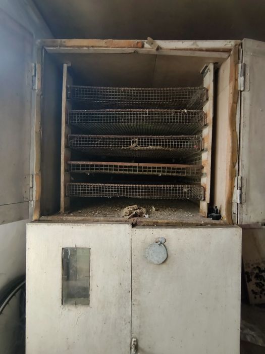 Инкубатор для 2 200 яиц