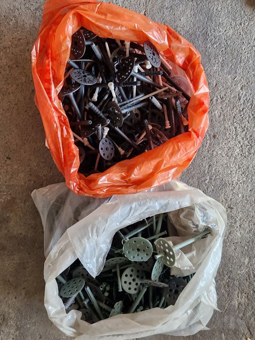 Пластиковый дюбель (зонтик)