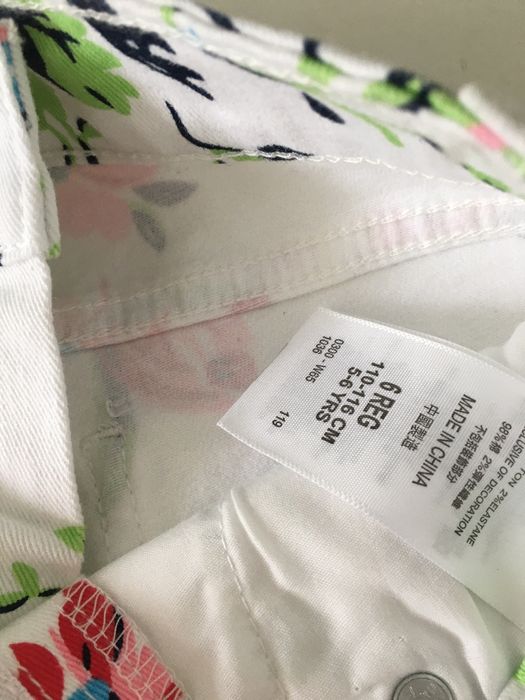 Pantaloni scurti fete Guess si Levis noi!!