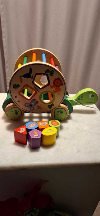 Jucarie educationala  copiii sortator de forme geometrice din lemn