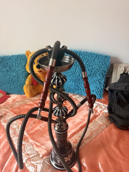Vand narghilea de 60cm cu 2 furtune si capuri schimbate folosita de doua ori