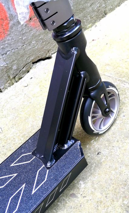Trotineta/scooter/freestyle/trick/aluminiu/max.100 kg/Black Dragon