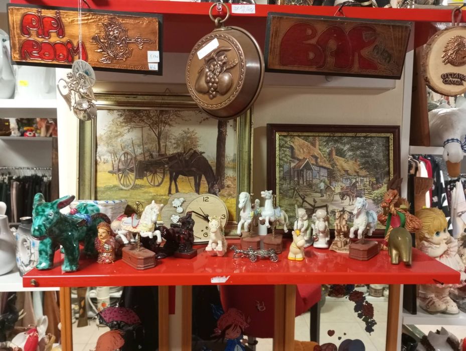 Фигури и скулптура коне