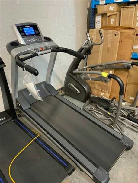 Бягаща пътека Life Fitness T3 и T5 Нов внос от Австрия Комплект