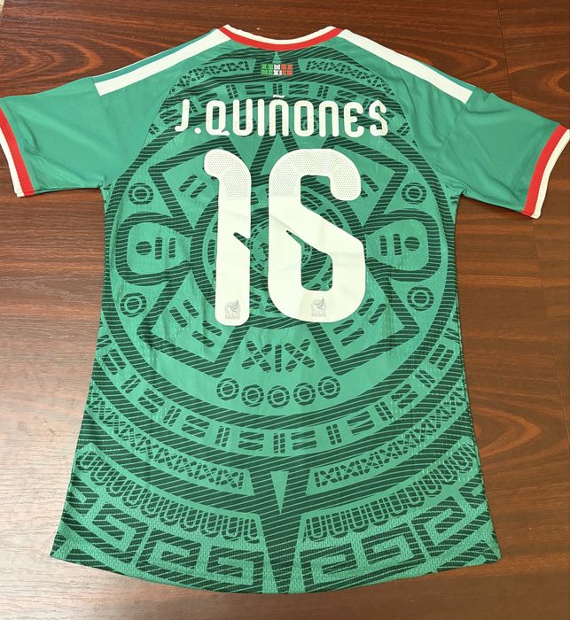 Tricou J. Quinones