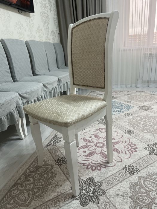 Продам стулья с чехлом