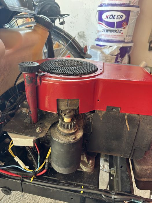 Motor briggs and stratton tractoras gazon