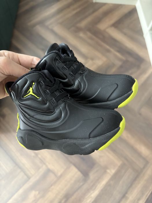 Детски обувки ботуши Nike air jordan