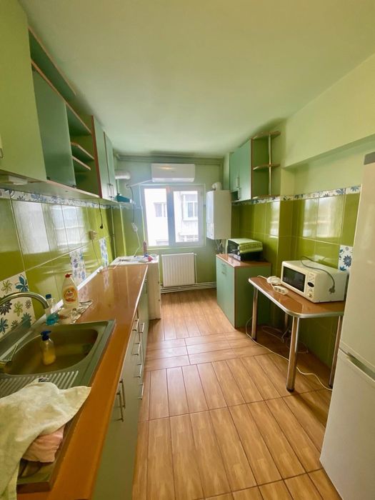 Apartament decomandat etaj intermediar
